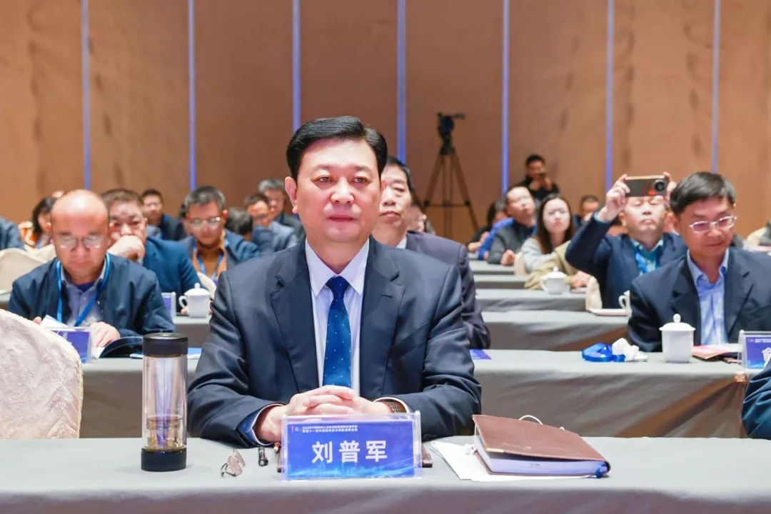 中國涂料工業(yè)協(xié)會(huì)會(huì)長劉普軍出席大會(huì)并致辭